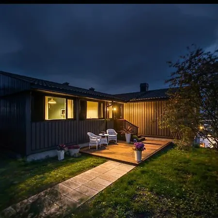 Pa Tyholt Med Utsikt, Hage Og Parkering Willa *